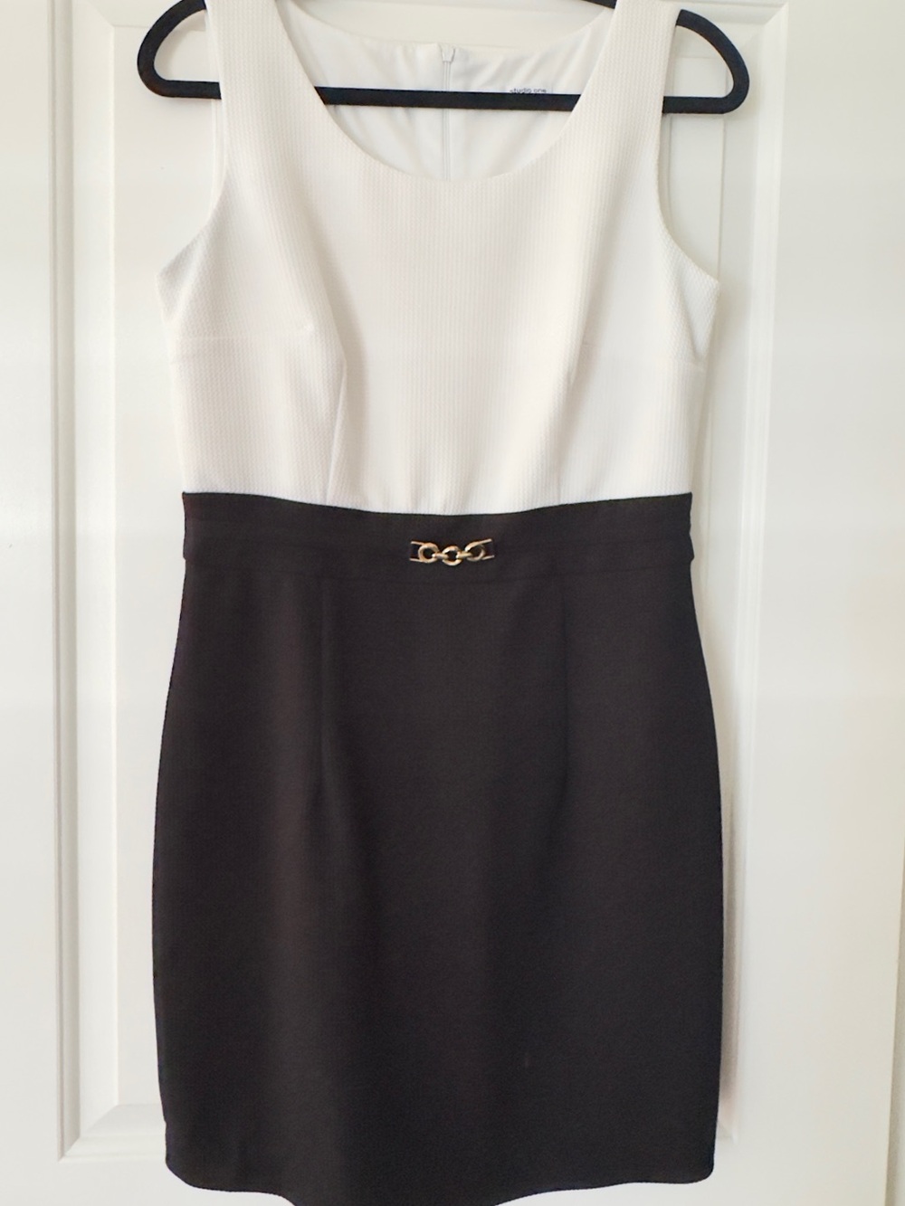 Studio One New York Two-Tone Black&White Sheath Dress with Gold Accent|NWOT